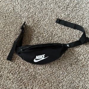 Nike fanny pack  *like new*